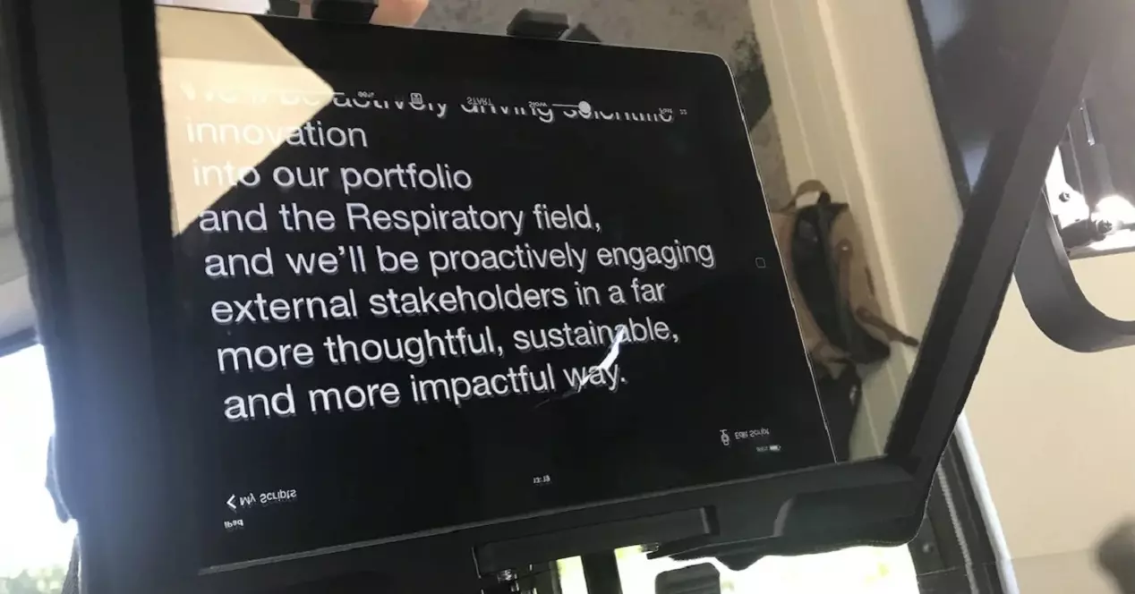 Apps to turn the iPad or iPhone into a teleprompter