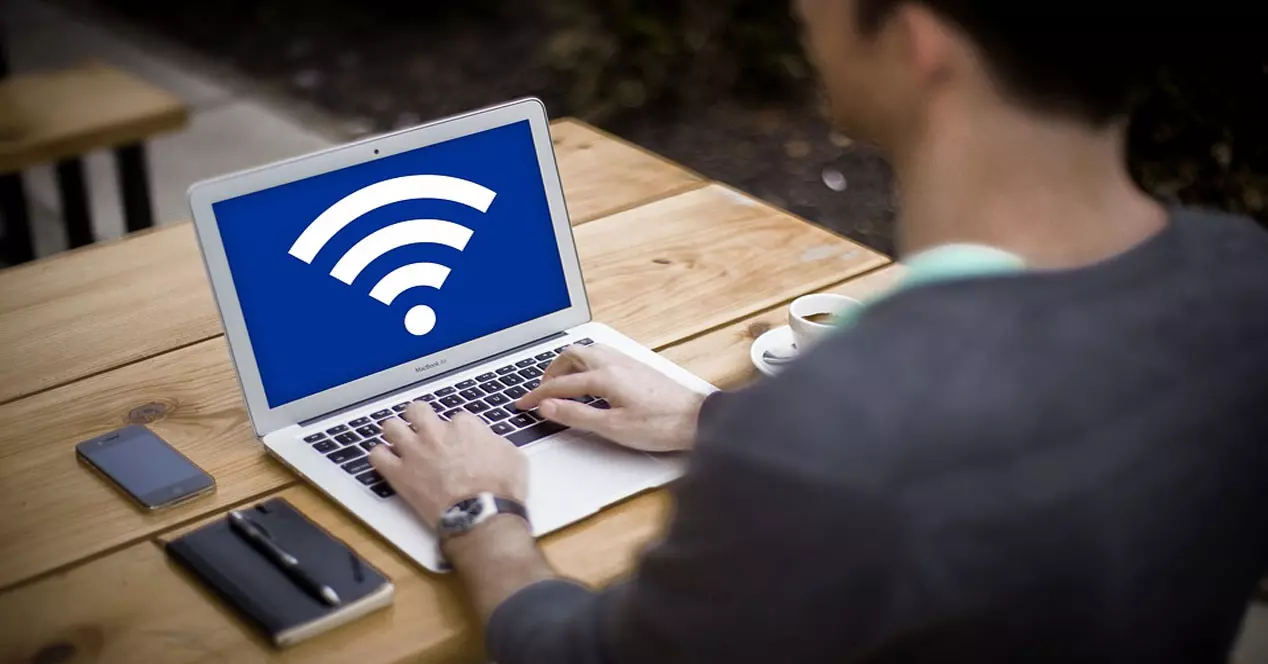 Hvorfor den bærbare datamaskinen har dårligere WiFi enn andre enheter