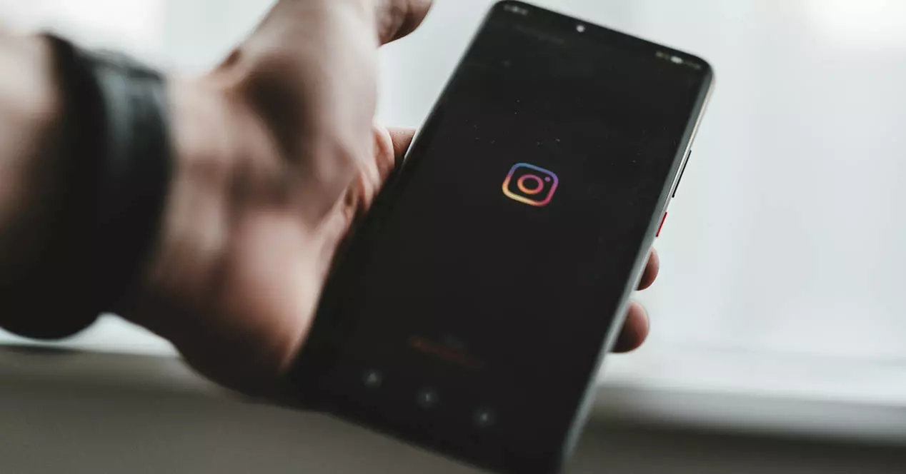 Sådan spole tilbage og frem videoer på Instagram