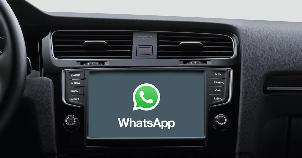 lytte til mobilbeskeder via Bluetooth i bilen