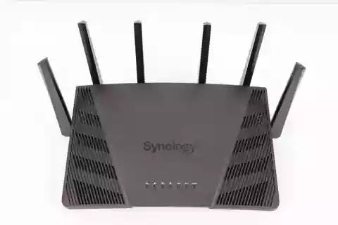 Frontal router WiFi 6 Synology RT6600ax