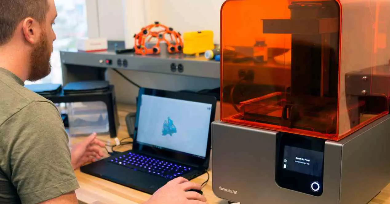 What applications are needed to use a 3D printer