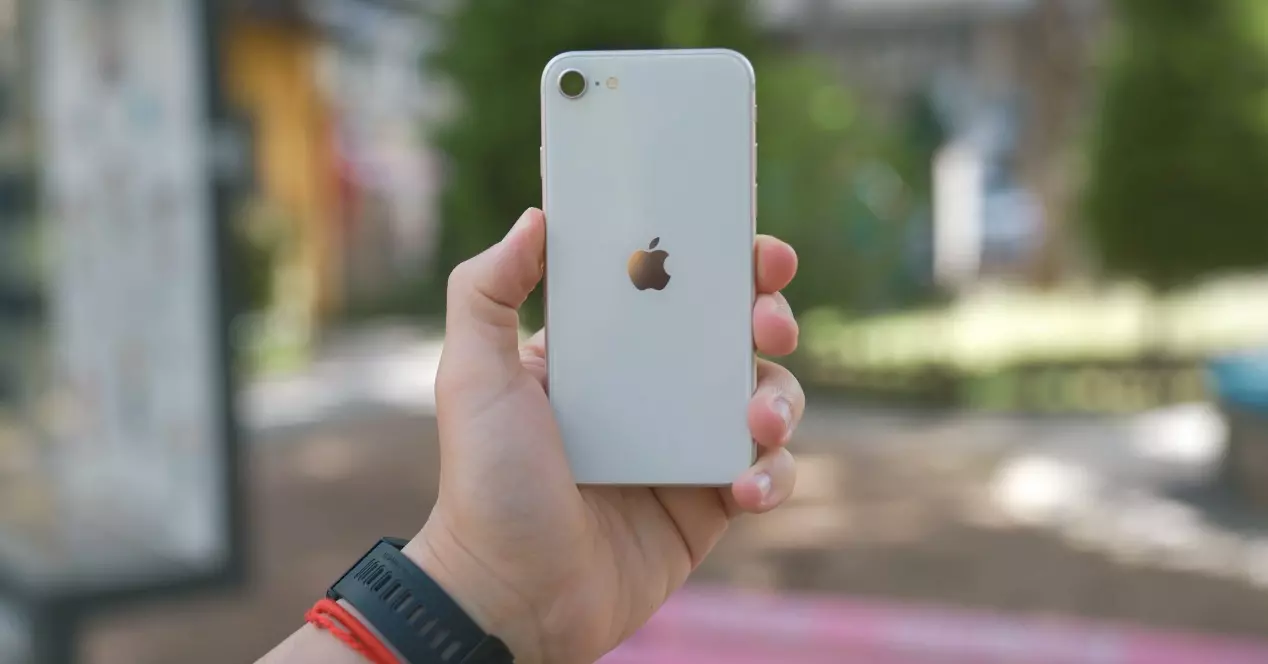 iPhone SE 2022 Review