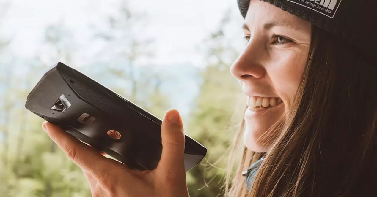 Sådan dikteres tekst på mobil med stemme