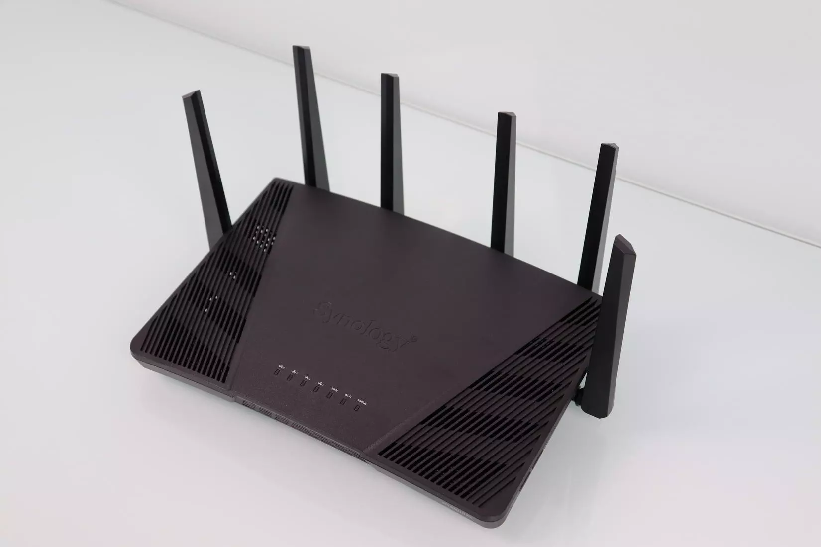 ルーターWiFi6Synology RT6600ax en todo su esplendor