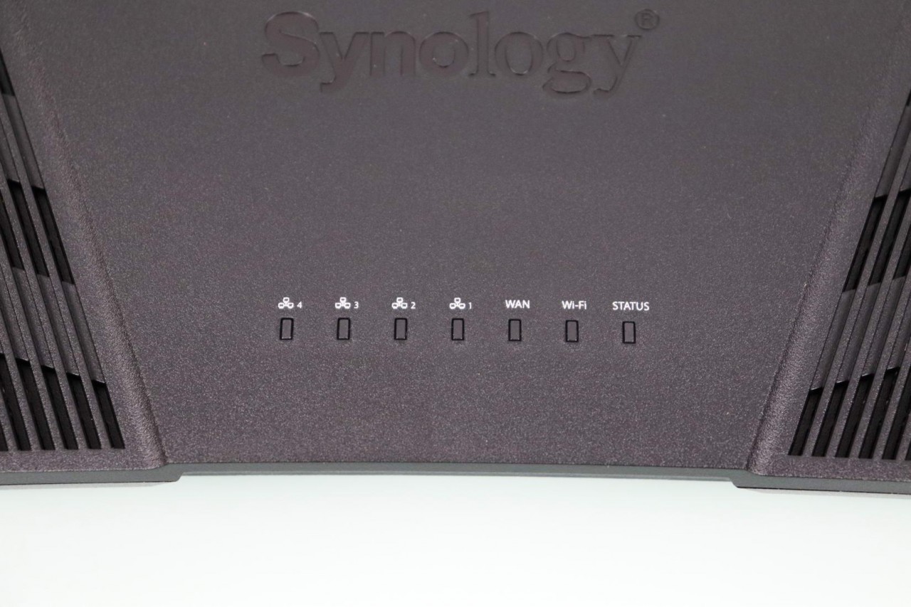 LED de estado del router WiFi Synology RT6600ax