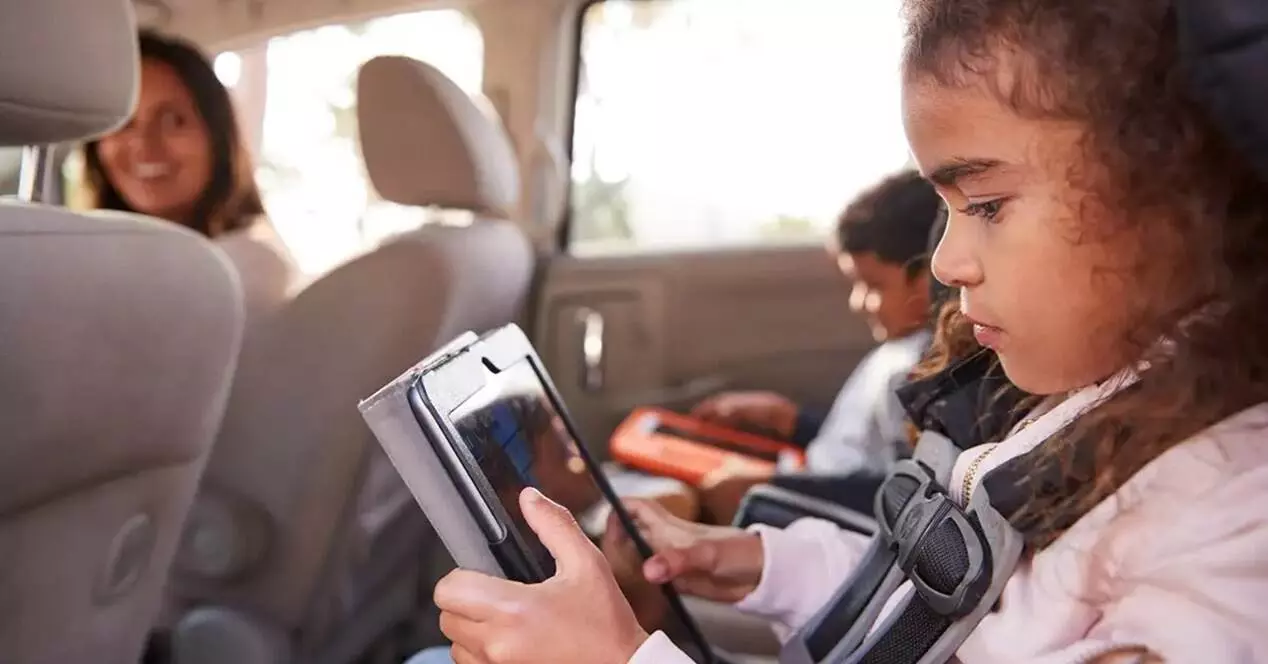 Tablet im Auto: Eine Gefahr für Ihre Kinder