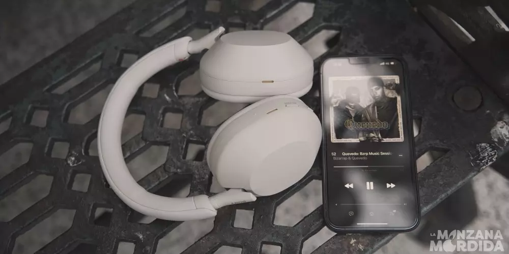 Sony WH1000XM5 și Apple Music