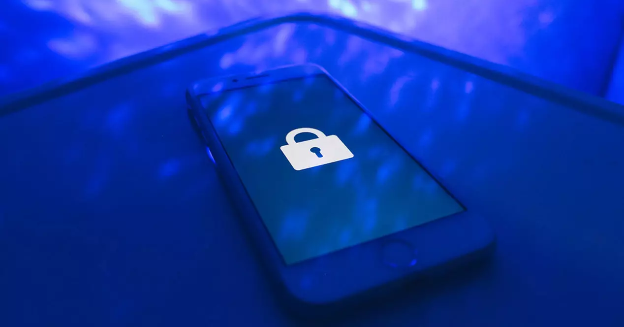 Kuinka suojata matkapuhelimeni mahdollisimman turvallisesti ja välttää hakkeroita