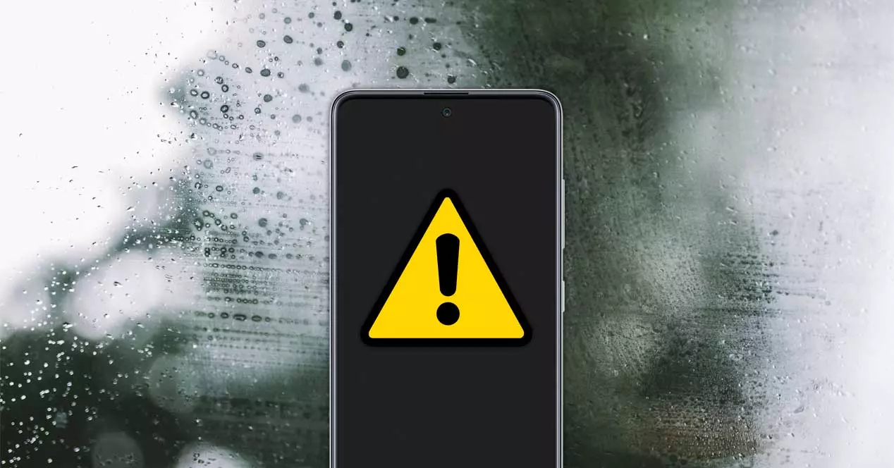 Be careful with humidity: it destroys your mobile