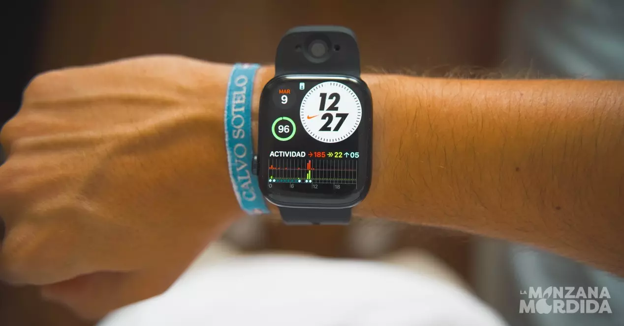 add a camera to the Apple Watch