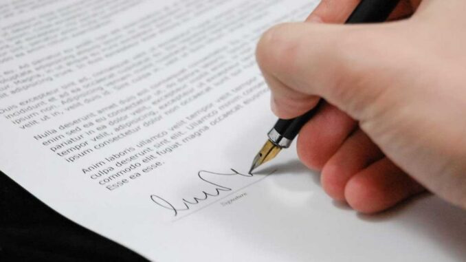 Gjør enhver PDF-fil offisiell, hvordan du legger til signaturen din