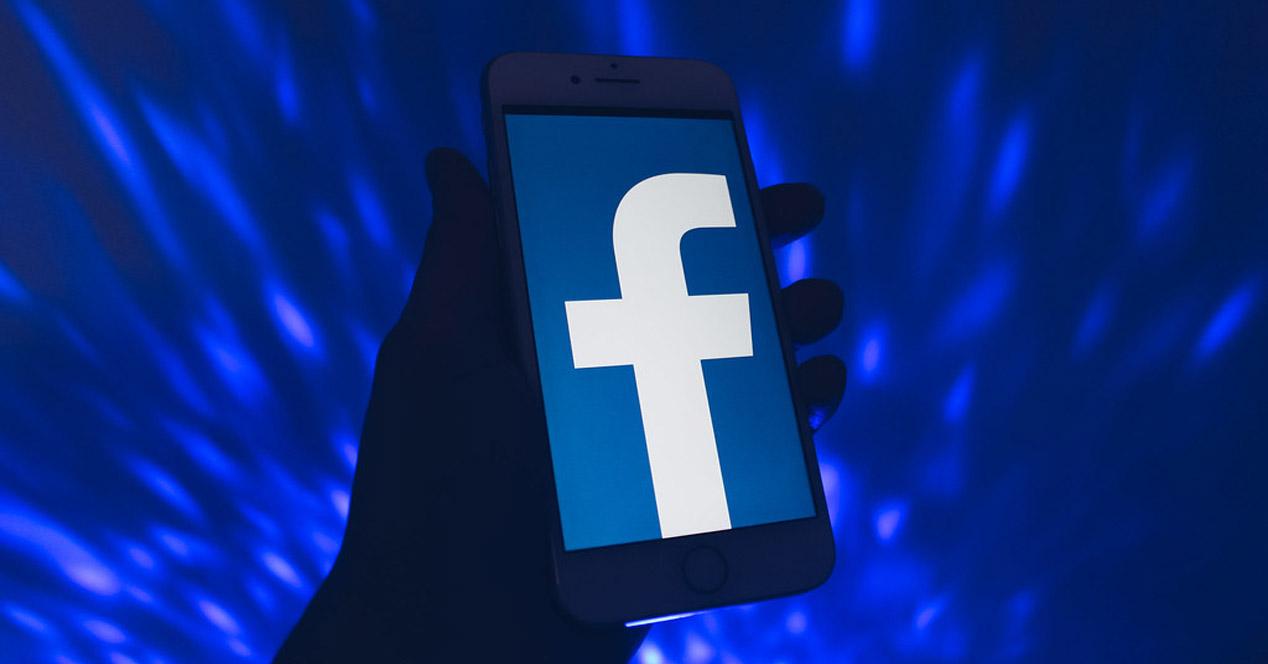 When you should use Facebook with a VPN to protect yourself