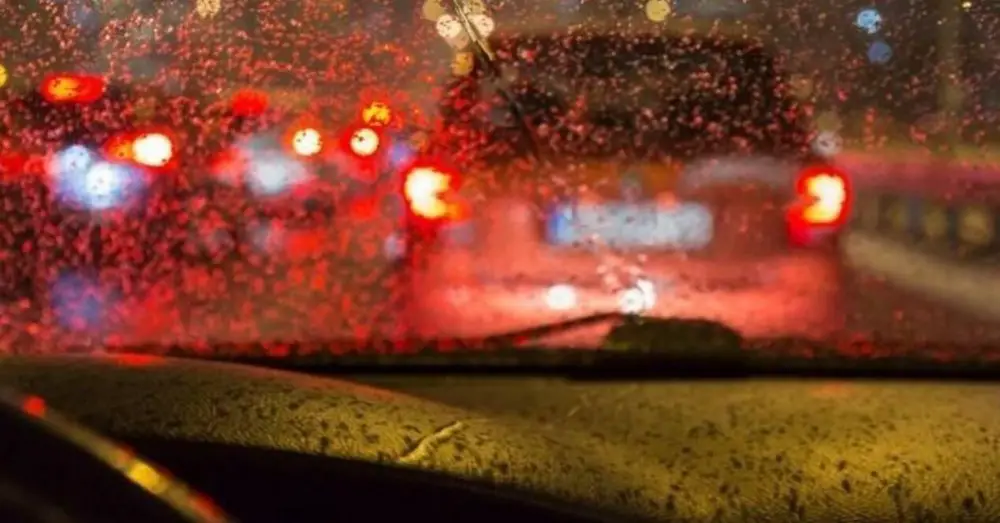 Welche Lichter soll ich in meinem Auto einschalten, wenn es regnet?