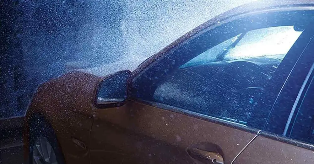 5 things you should never do when driving in rain or snow