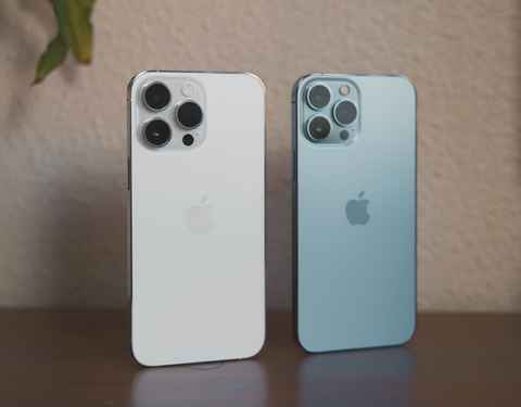 iPhone 14 Pro Max og iPhone 13 Pro Max