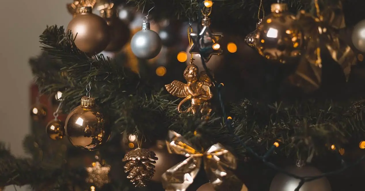 Machen Sie Ihren Weihnachtsbaum für wenig Geld smart
