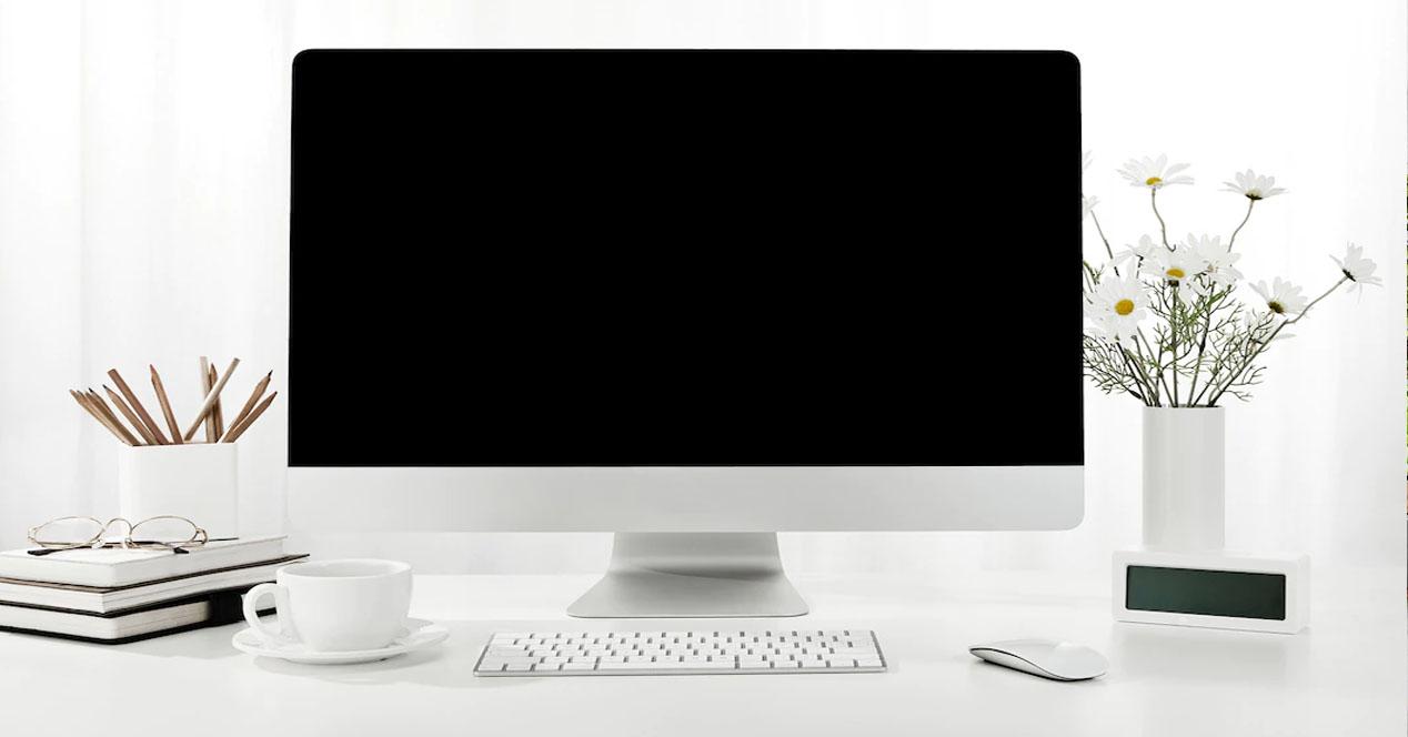 The difference in electricity consumption between a laptop and a desktop PC