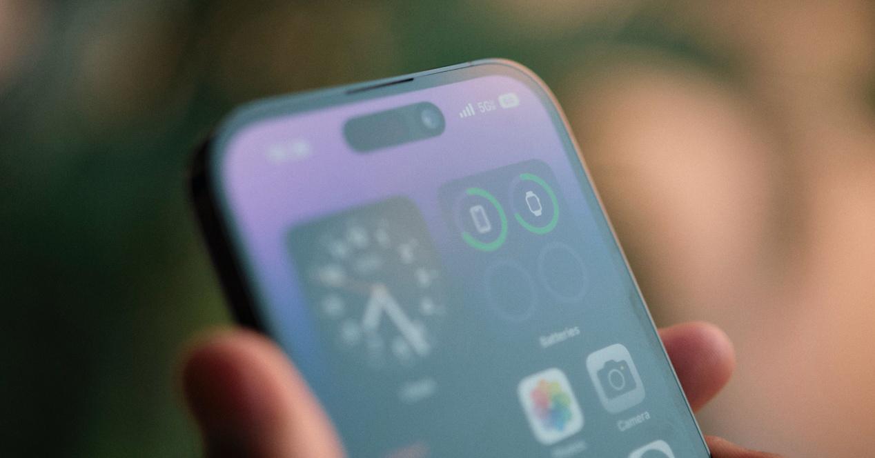Add these widgets to improve your lock screen