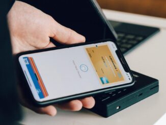How can you pay with the iPhone