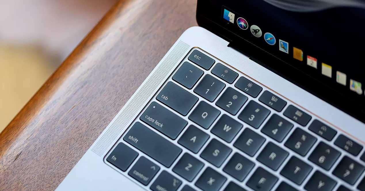 Sådan rengøres tastaturet på din Apple bærbare computer korrekt