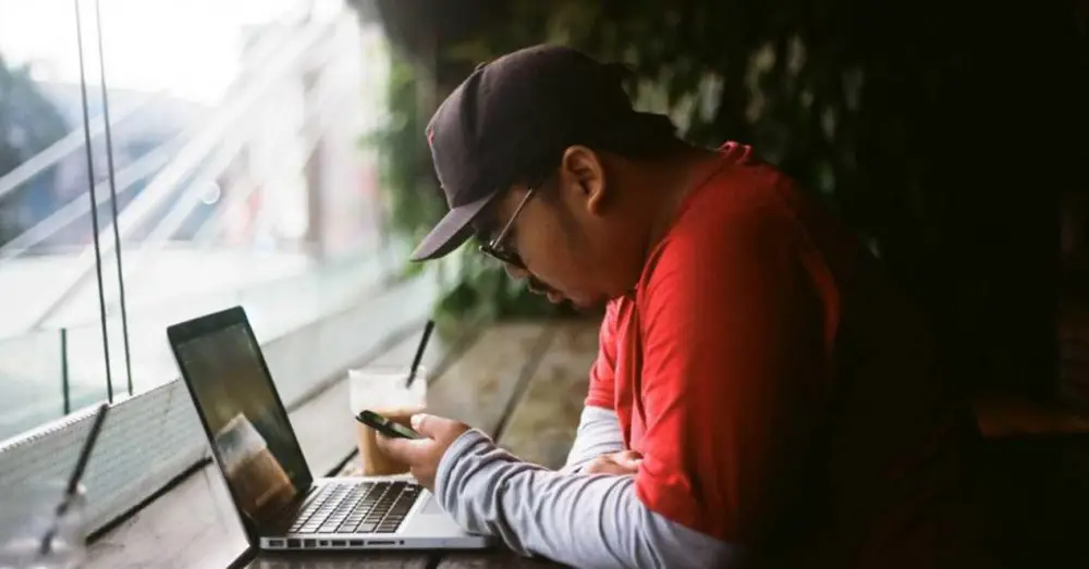 inquiet de rester assis pendant de nombreuses heures devant l'ordinateur