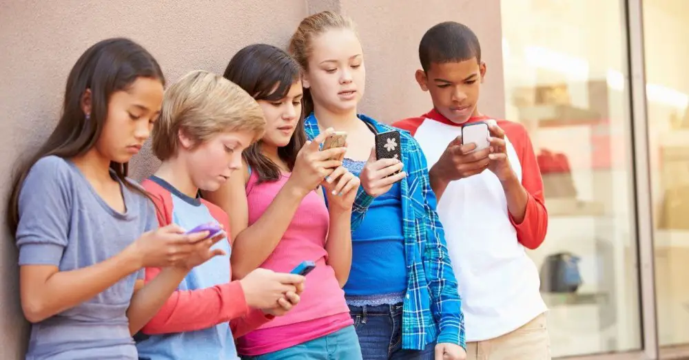 자녀가 소셜 네트워크의 위험에 노출될 수 있습니다.