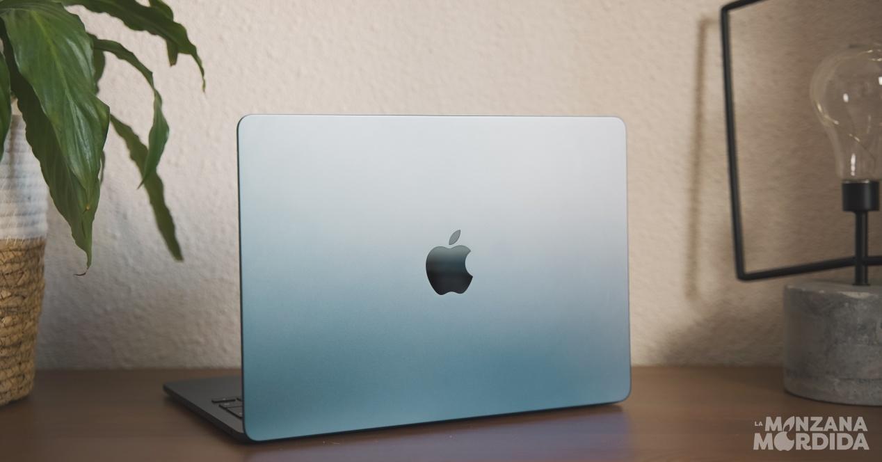 MacBook Air M2