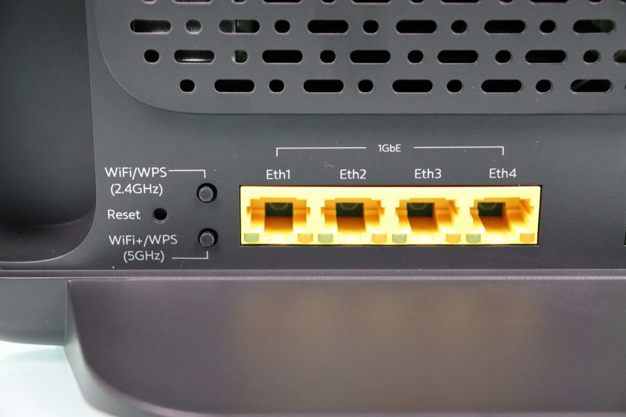 Botões de WiFi, RESET e portas Gigabit Ethernet de LAN do Movistar Router Smart WiFi 6