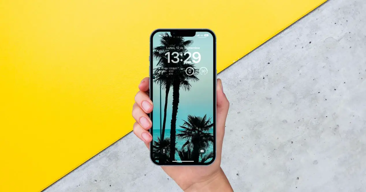 set a dynamic and random wallpaper on the iPhone