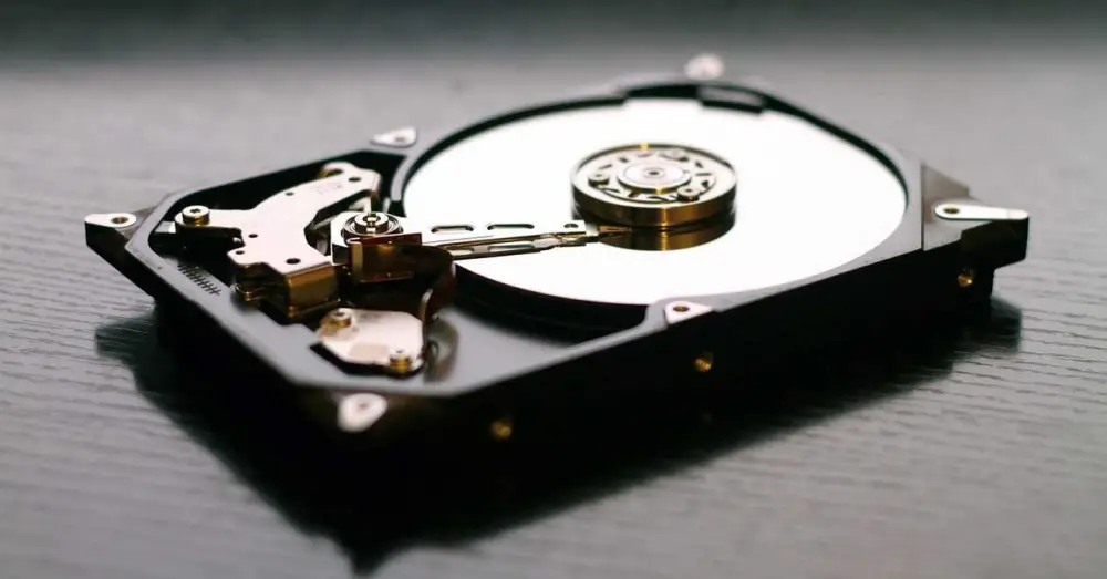 defragmentujte pevné disky nebo SSD
