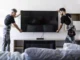 Hängen Sie einen Smart-TV an die Wand