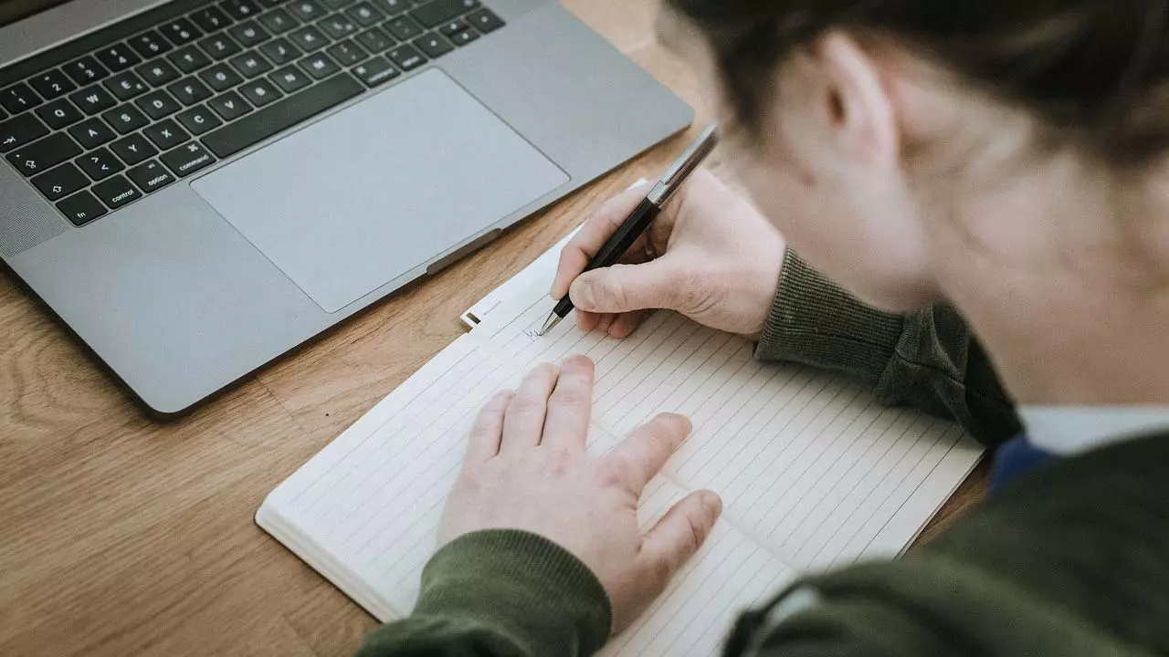 écriture d'un étudiant