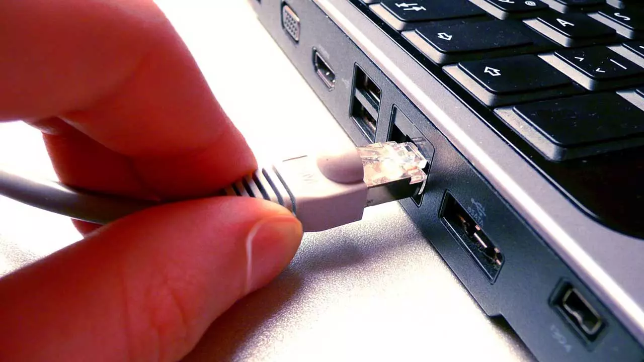 cablu de retea pentru laptop